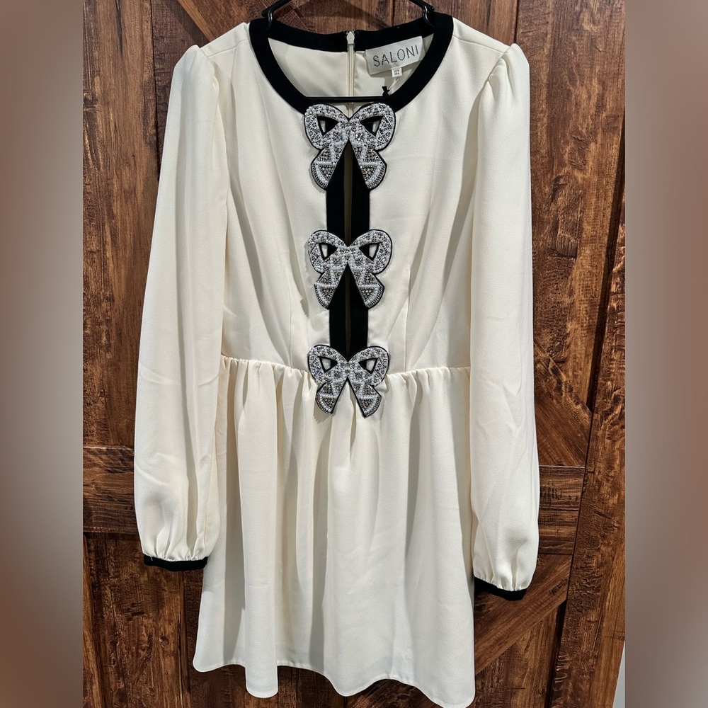 Saloni size 4 ivory and black gorgeous dress. NWT